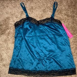 💜NWT Xhilaration Lace Trim Camisole